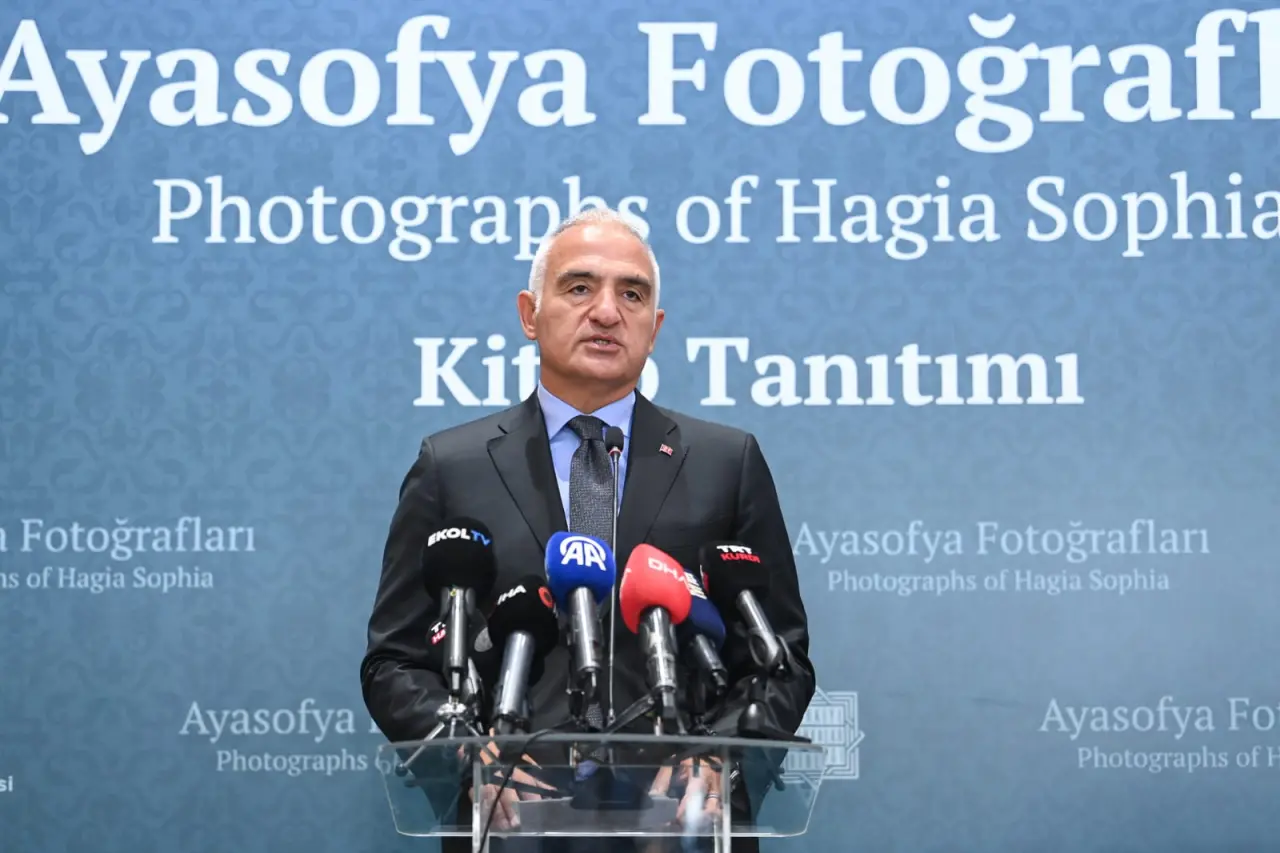 Ayasofya’nın güzelliği Rami Kütüphanesi’nde sanatseverlerle buluştu! 1