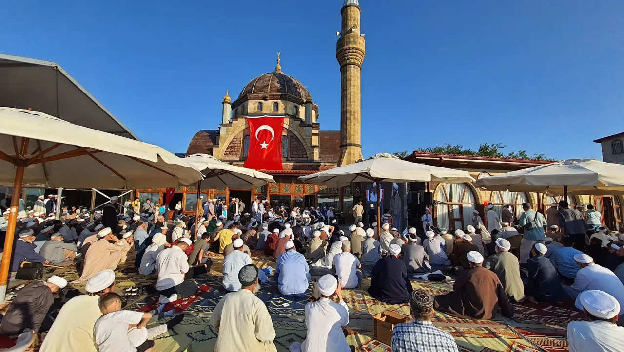 Mahmud Efendi’ye binler akın etti! İstanbul’da gözyaşlarıyla anıldı ! 6
