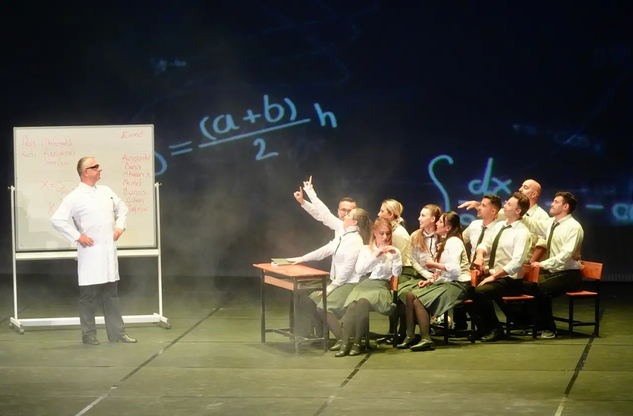 İstanbul Maarif Orkestrası ve Halk Dansları Topluluğu AKM’de büyüledi 3