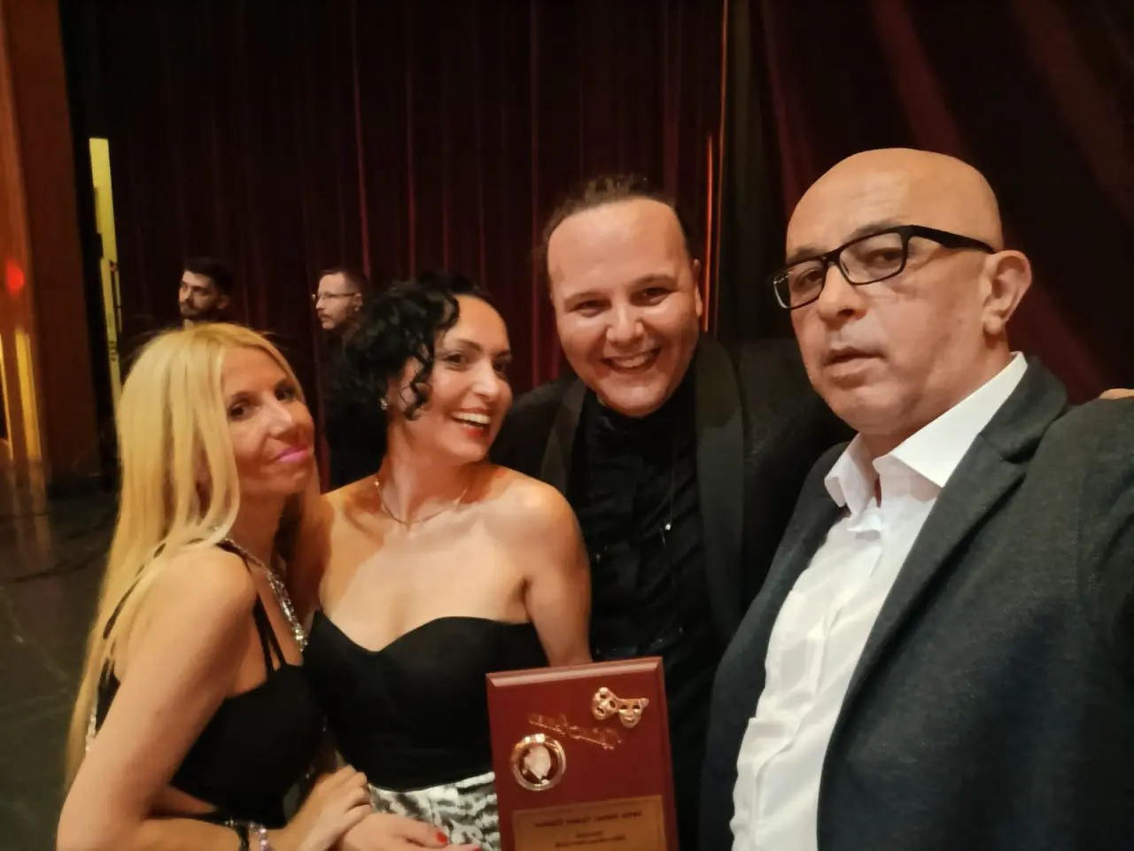 Tiyatroya umut aşılayan gece: 9. Üstün Akmen Ödülleri sahiplerini buldu! 1