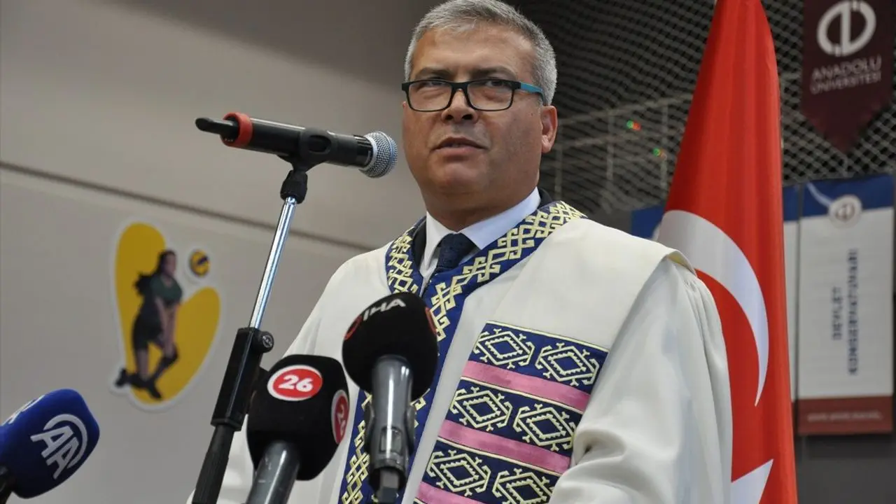 Anadolu Üniversitesi’nde her yaşa mezuniyet coşkusu 3