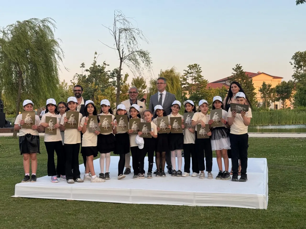 Geleceğin tasarımcıları Rami Kütüphanesi'nde göz kamaştırdı 1