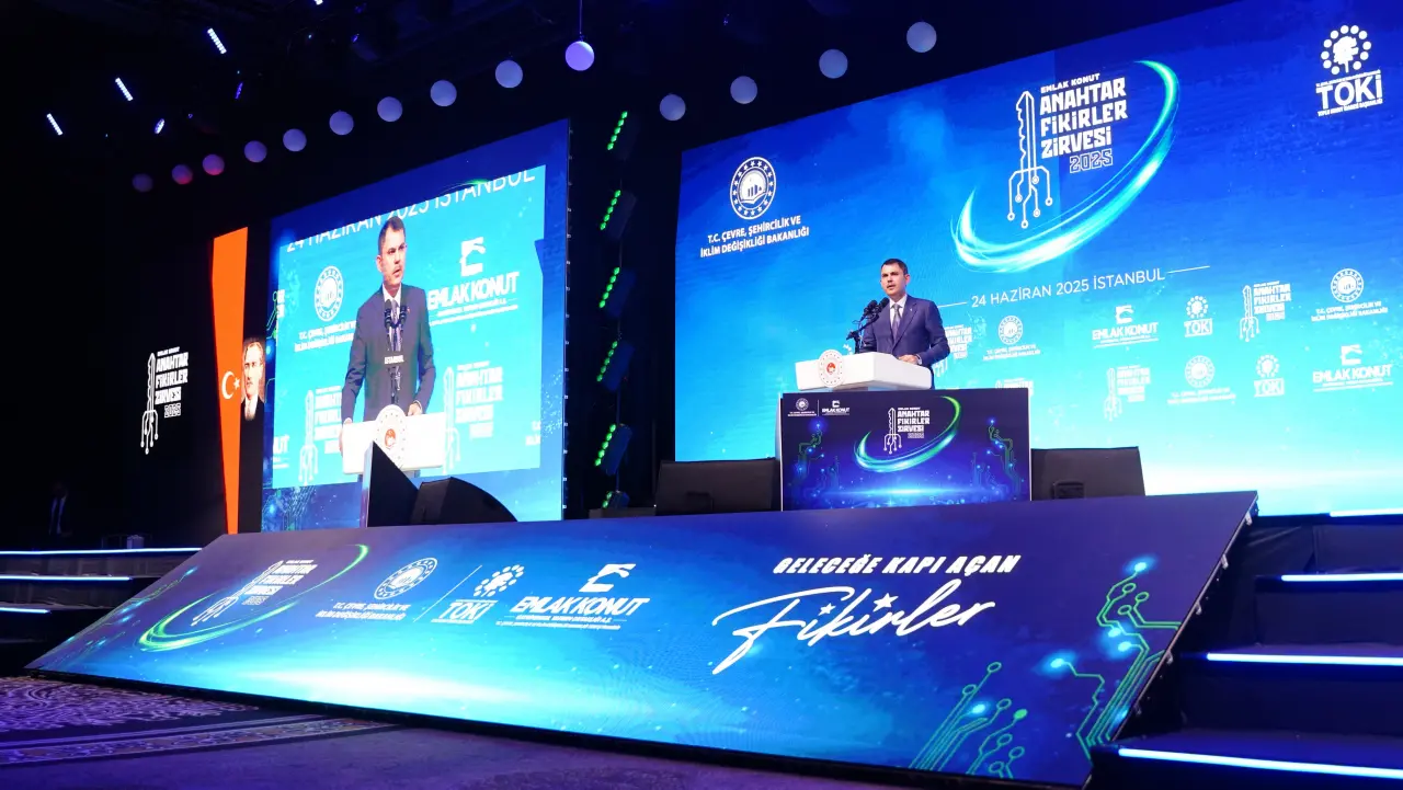 Bakan kurum, Emlak Konut Anahtar Fi̇ki̇rler Zi̇rvesi̇'nde konuştu:"Dünyaya örnek olduk!” 4