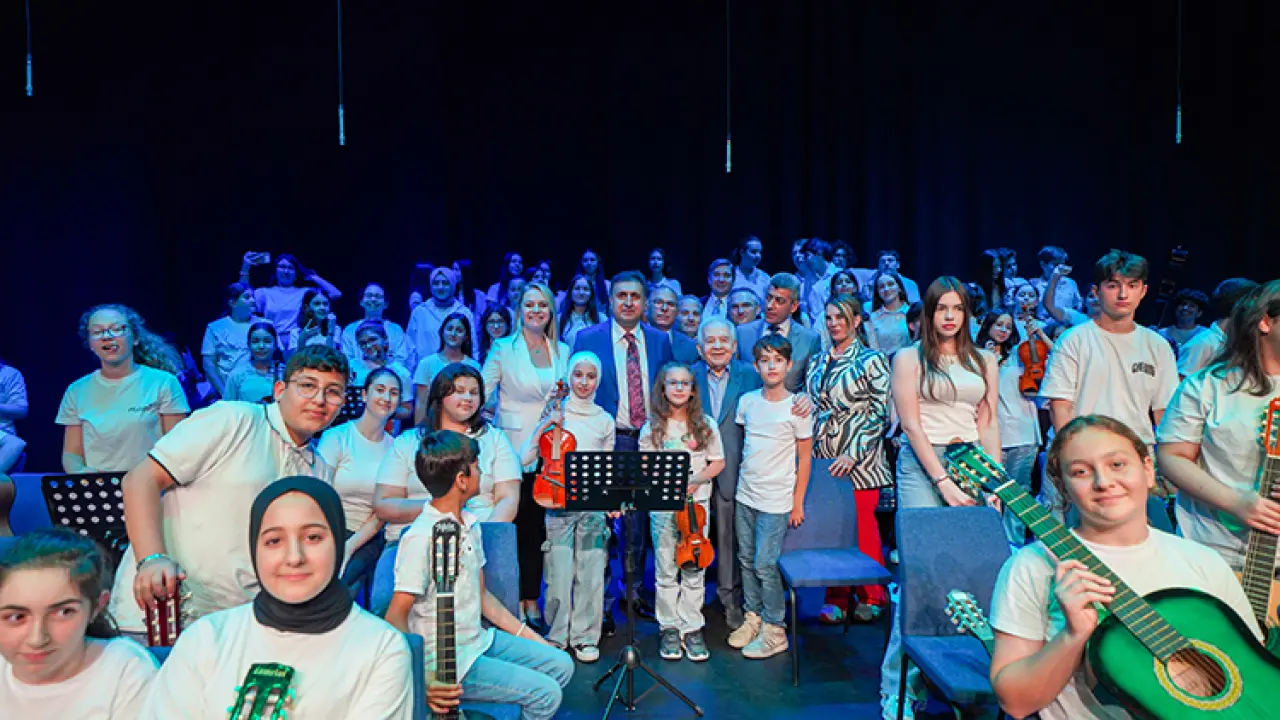 1000 enstrümanla 1000 umut sahneye taşındı 3