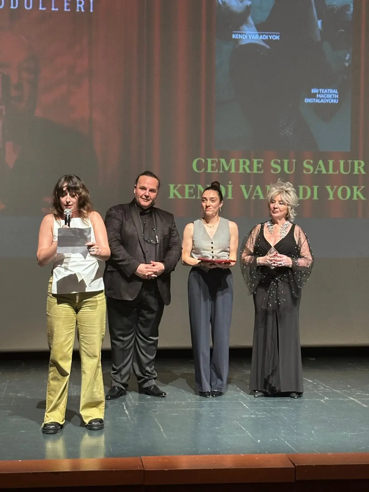 Tiyatroya umut aşılayan gece: 9. Üstün Akmen Ödülleri sahiplerini buldu! 3