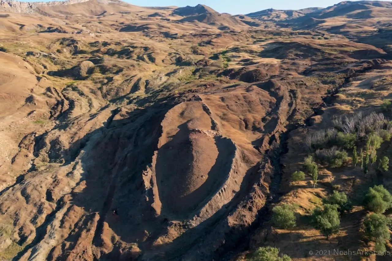 Komplo teorileri yükseliyor: Nuh’un Gemisi gerçekten bu dağın eteğinde mi? 6