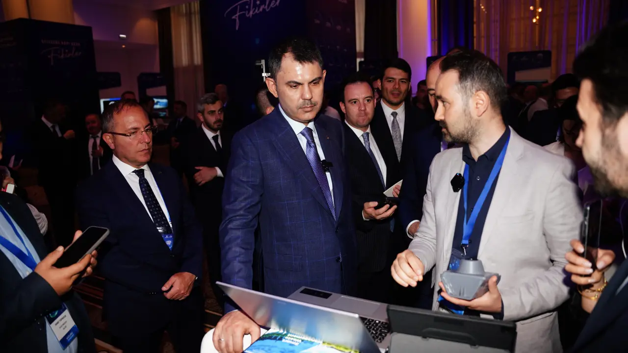 Bakan kurum, Emlak Konut Anahtar Fi̇ki̇rler Zi̇rvesi̇'nde konuştu:"Dünyaya örnek olduk!” 2