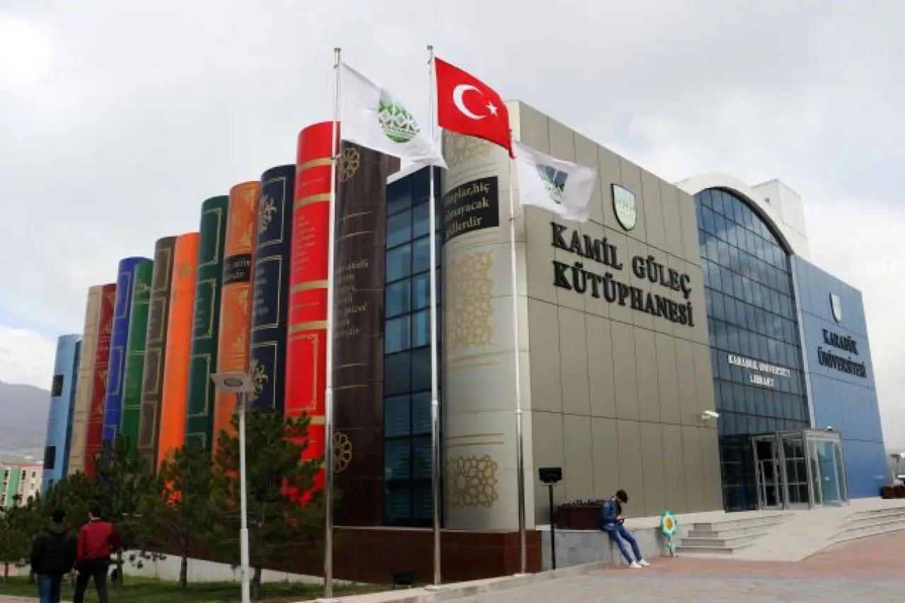 Birisi Evi Ters Çevirmiş, Diğeri Gemiden Apartman Yapmış: Gerçek Olduğuna Zor İnanacaksınız 15