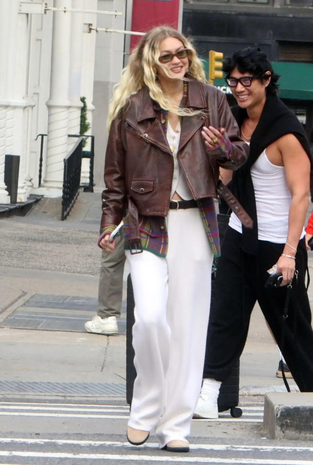 Dua Lipa ve Gigi Hadid The Devil Wears Prada 2 setinde görüntülendi! 2