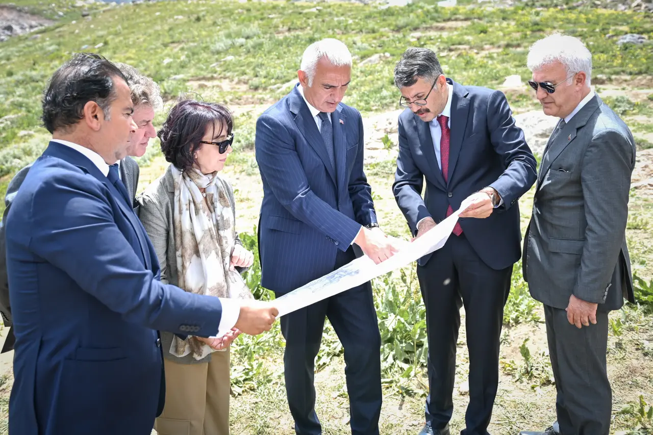 Bakan Ersoy Hakkâri’de: Cilo dağları turizme açılıyor, yeni yatırımlar yolda! 6