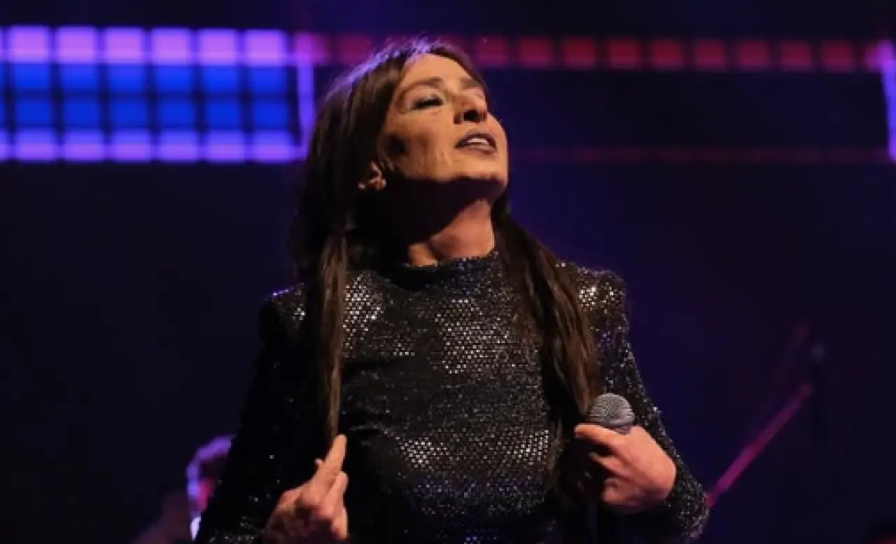 Yıldız Tilbe’nin sahnede yaptığı açıklama hayranlarını endişendirdi! İşte açıklamanın şok detayları 1