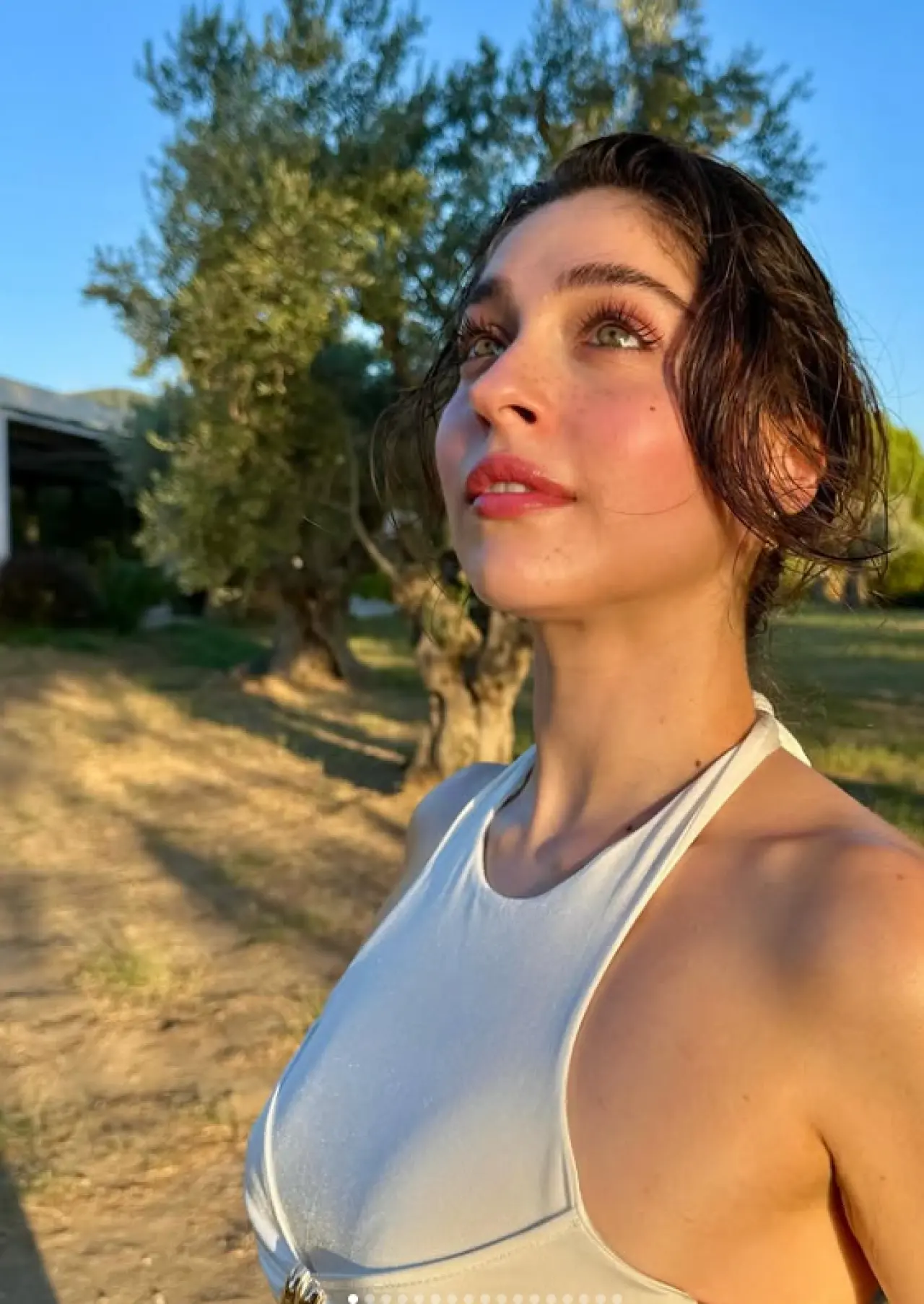 Cemre Baysel’in sağlık durumu merak konusu: “Ameliyat bitti” 4