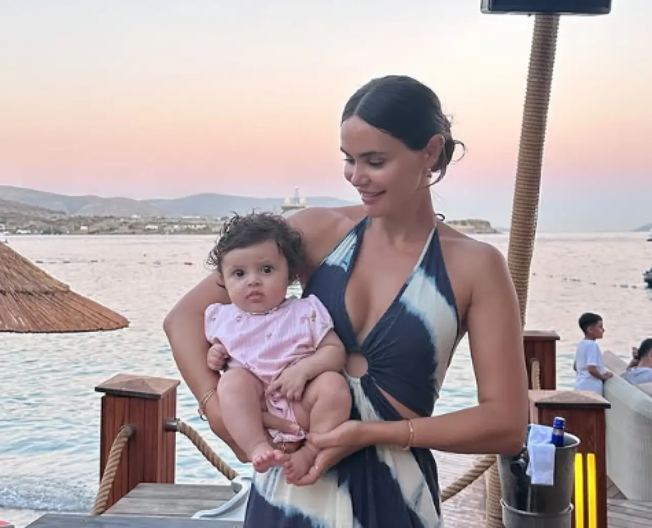 Zeynep Sever Demirel’den Yasmin’li ilk poz: “V, Y, Z mottomuz devam ediyor” 2