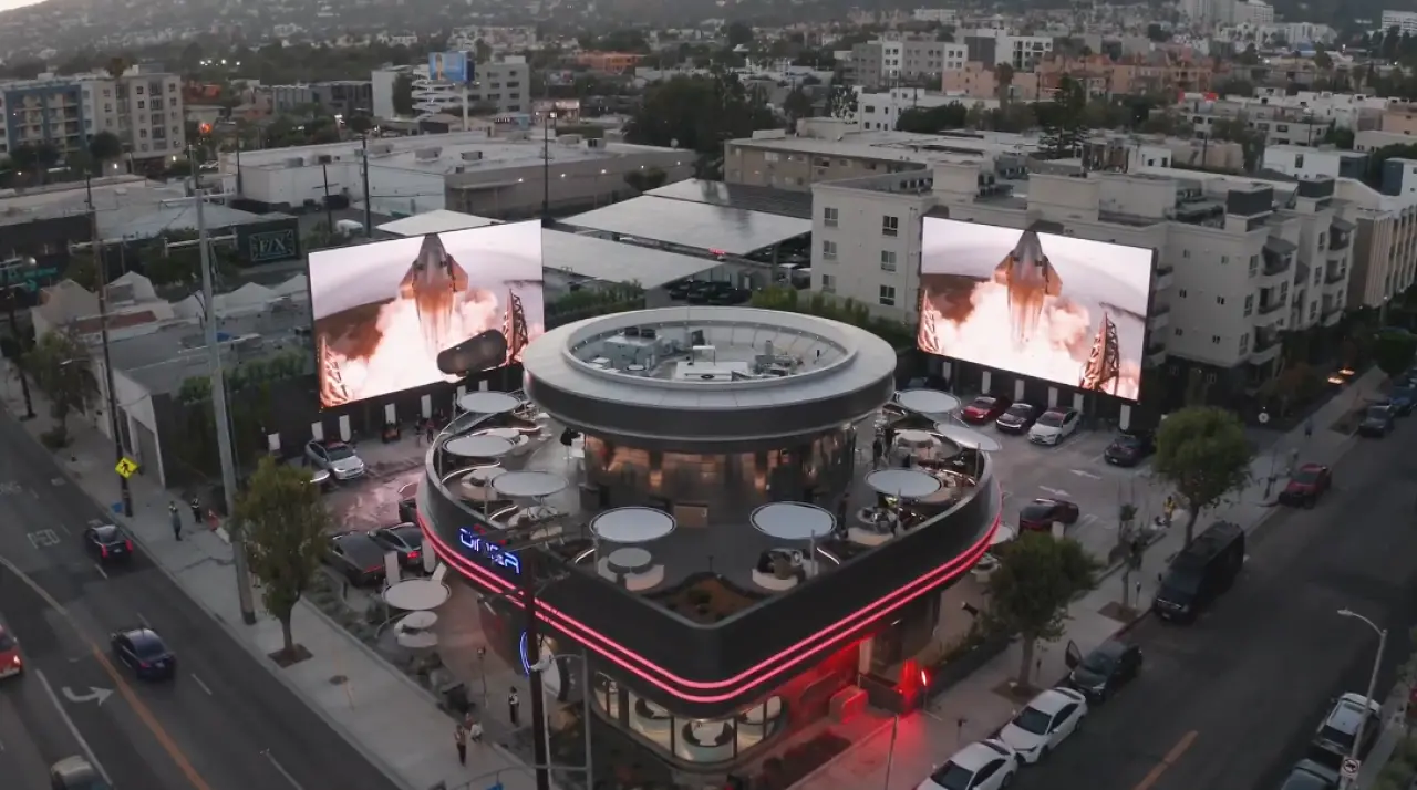 Elon Musk'ın sıradışı retro-fütüristik restoranı açıldı! 3