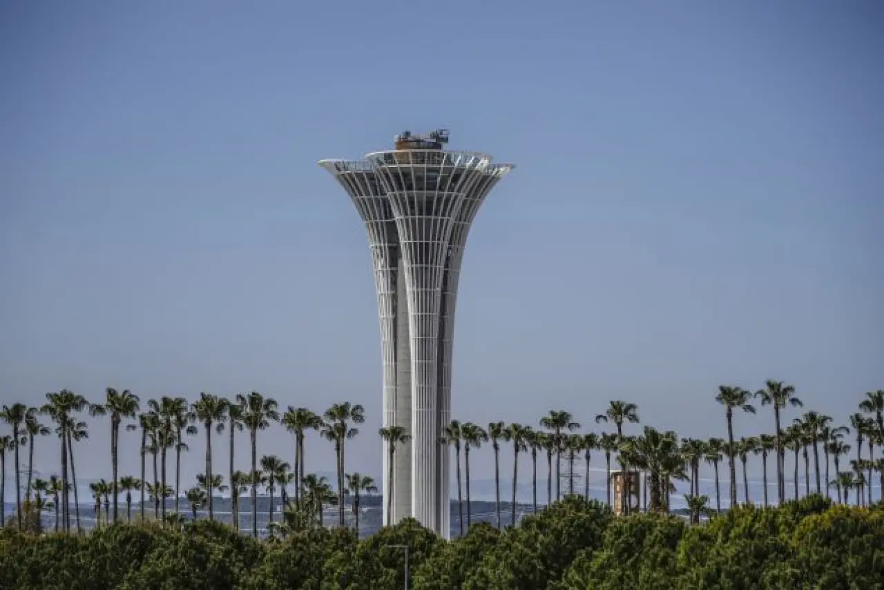 Birisi Evi Ters Çevirmiş, Diğeri Gemiden Apartman Yapmış: Gerçek Olduğuna Zor İnanacaksınız 7