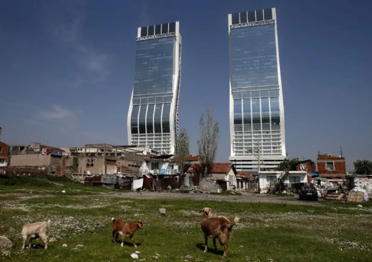 Birisi Evi Ters Çevirmiş, Diğeri Gemiden Apartman Yapmış: Gerçek Olduğuna Zor İnanacaksınız 6