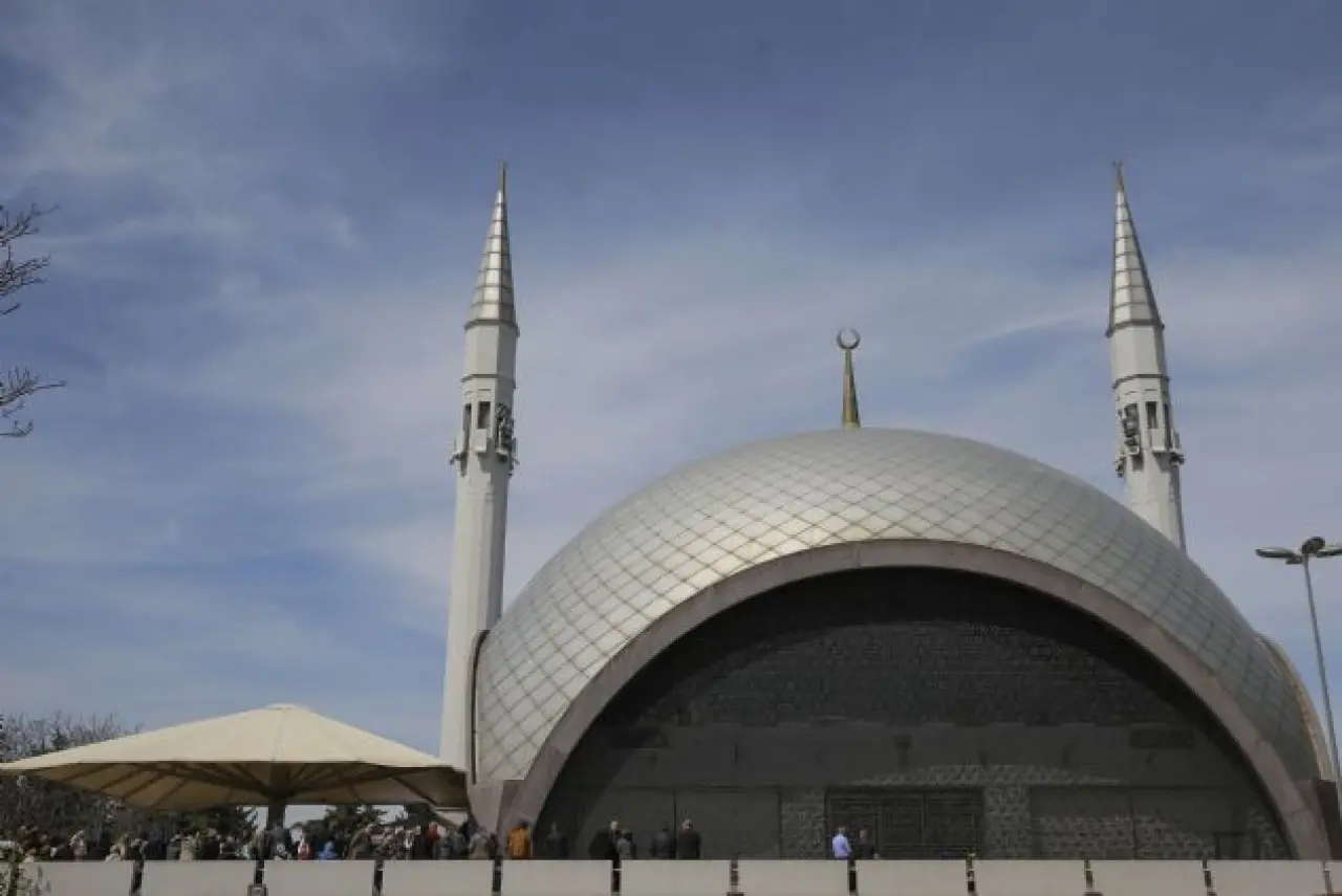 Birisi Evi Ters Çevirmiş, Diğeri Gemiden Apartman Yapmış: Gerçek Olduğuna Zor İnanacaksınız 4