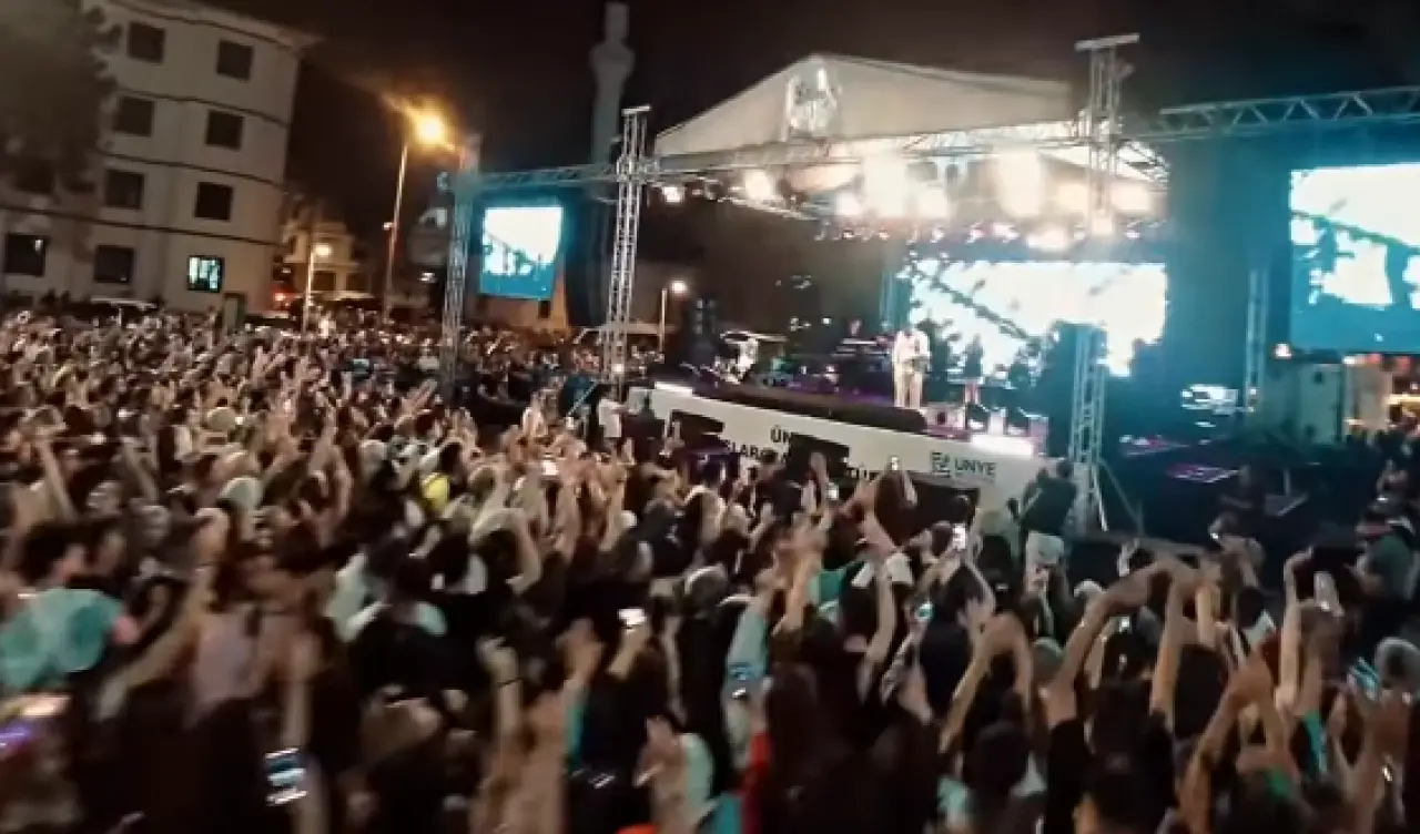 Sinan Akçıl’ın hassasiyeti Ordu konserinde alkış topladı! İşte o anlar sosyal medyada yer aldı 1