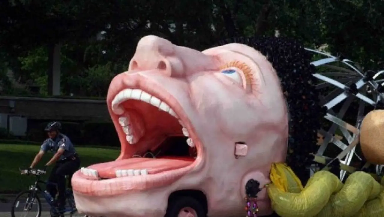 Ne Bu Şimdi? Görenleri Şaşkına Çeviren Absürt Otomobiller 5