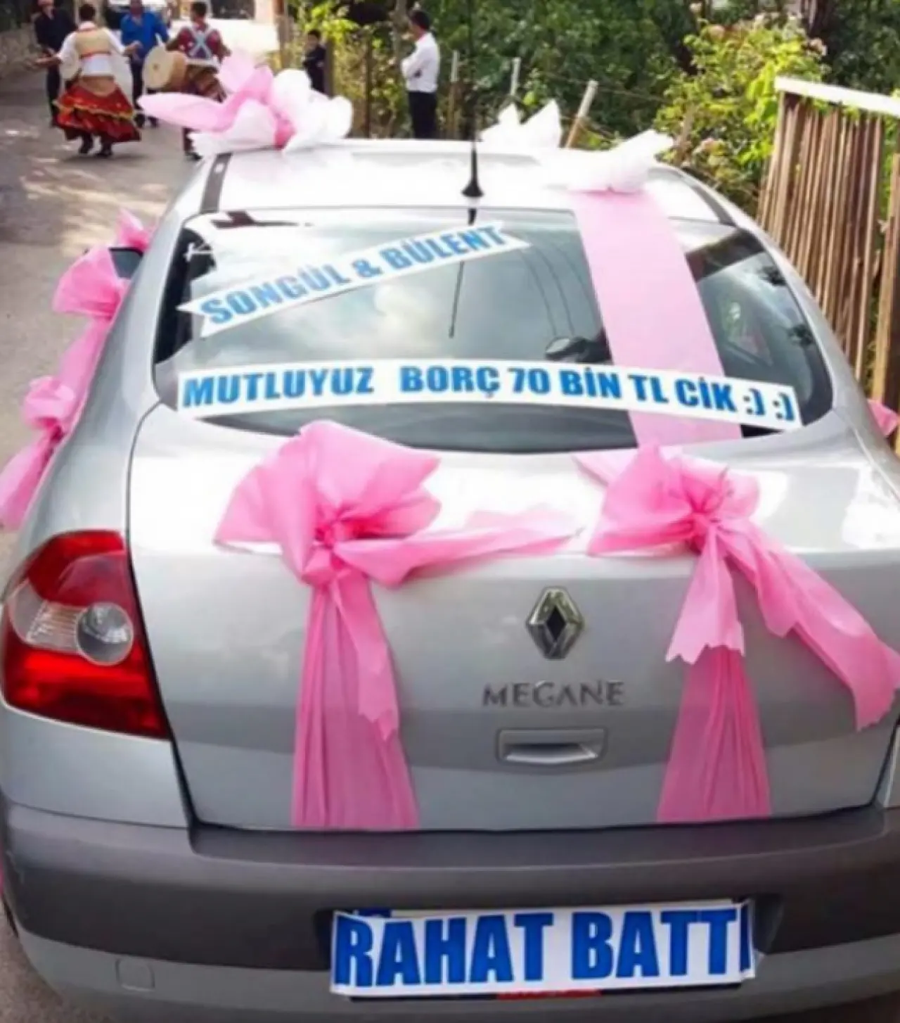 Kız Kaçtı, Damat Şokta: En Efsane Gelin Arabası Sözleri 3