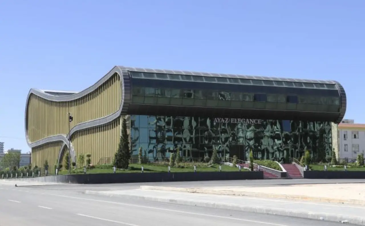 Birisi Evi Ters Çevirmiş, Diğeri Gemiden Apartman Yapmış: Gerçek Olduğuna Zor İnanacaksınız 18