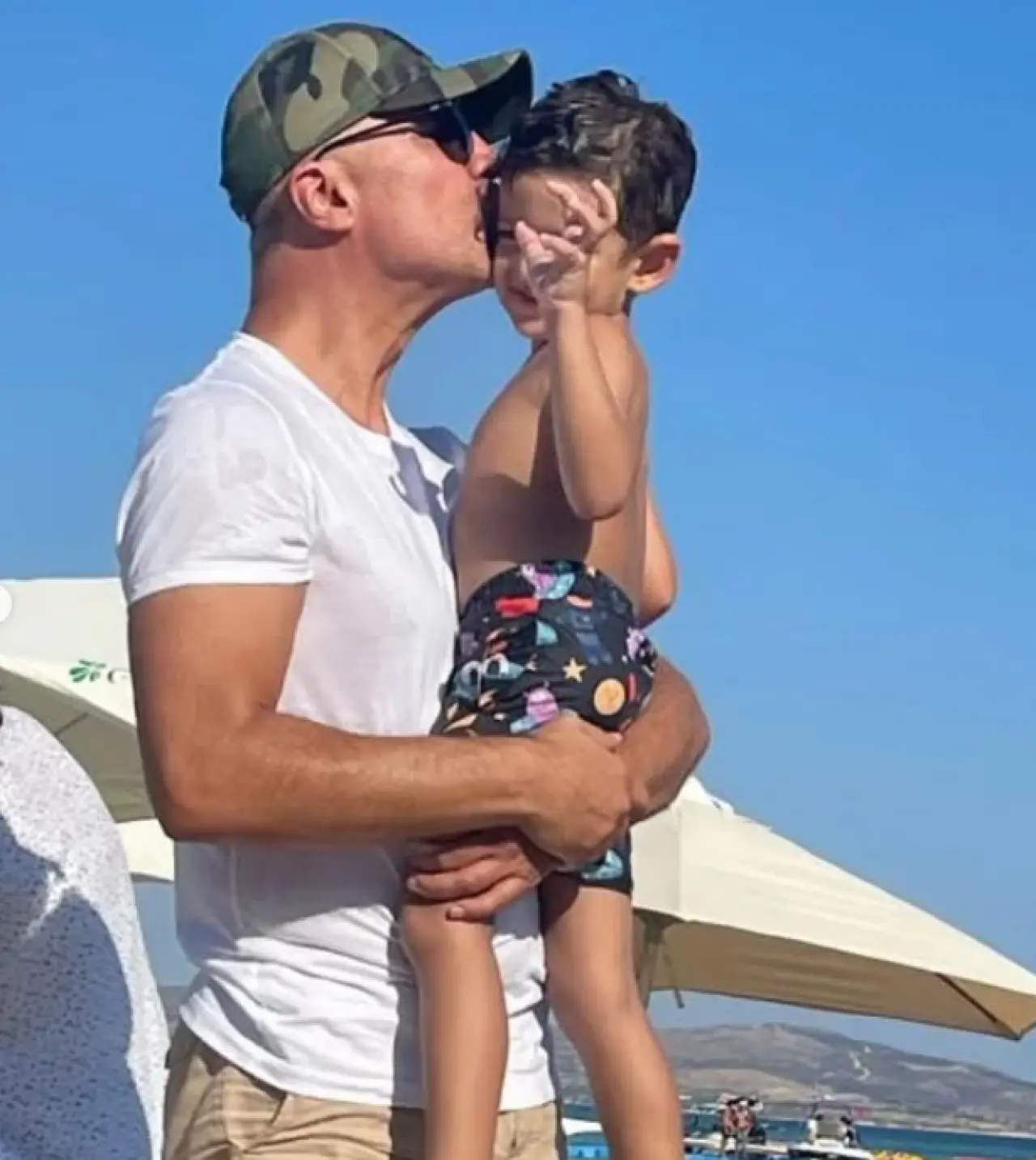 “Kundaktaki oğlumu bırakıp gittim” Özcan Deniz içini döktü 2