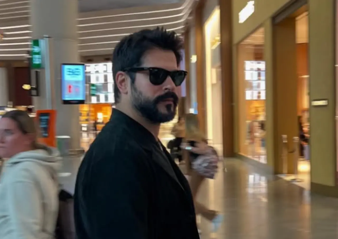 Burak Özçivit’in “Bu kim?” dedirten imaj değişikliği! Banu Alkan bile tanıyamadı 1