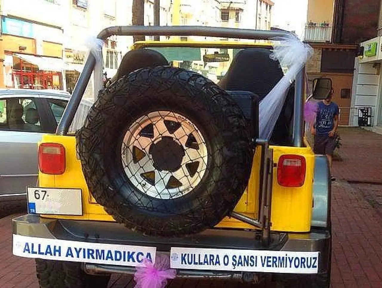 Kız Kaçtı, Damat Şokta: En Efsane Gelin Arabası Sözleri 18