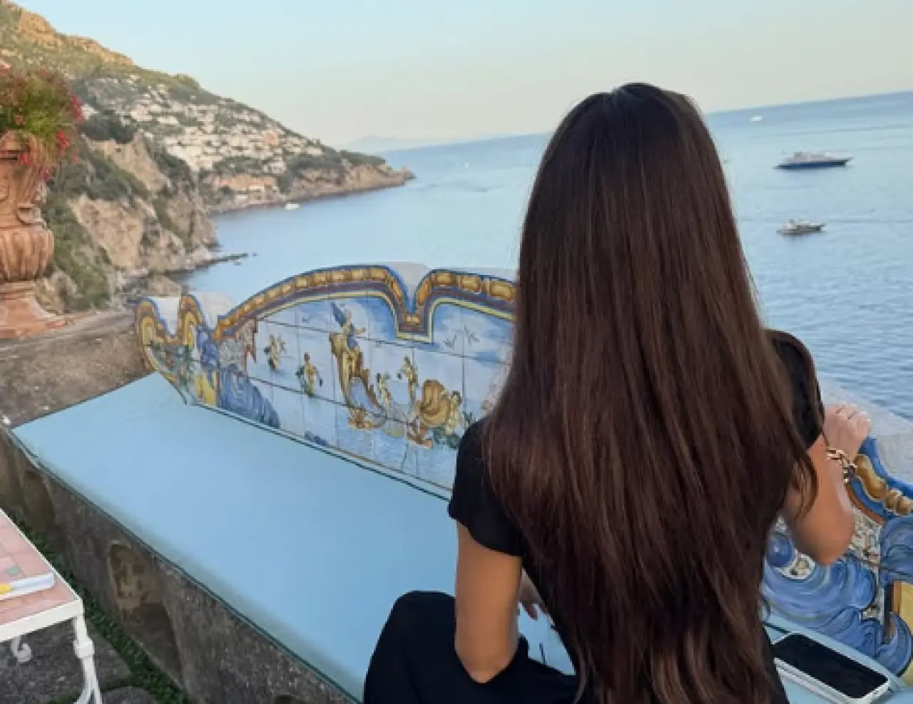 Hande Erçel ve Hakan Sabancı aşkı sınır tanımıyor! "Manzaram sensin" paylaşımı 3