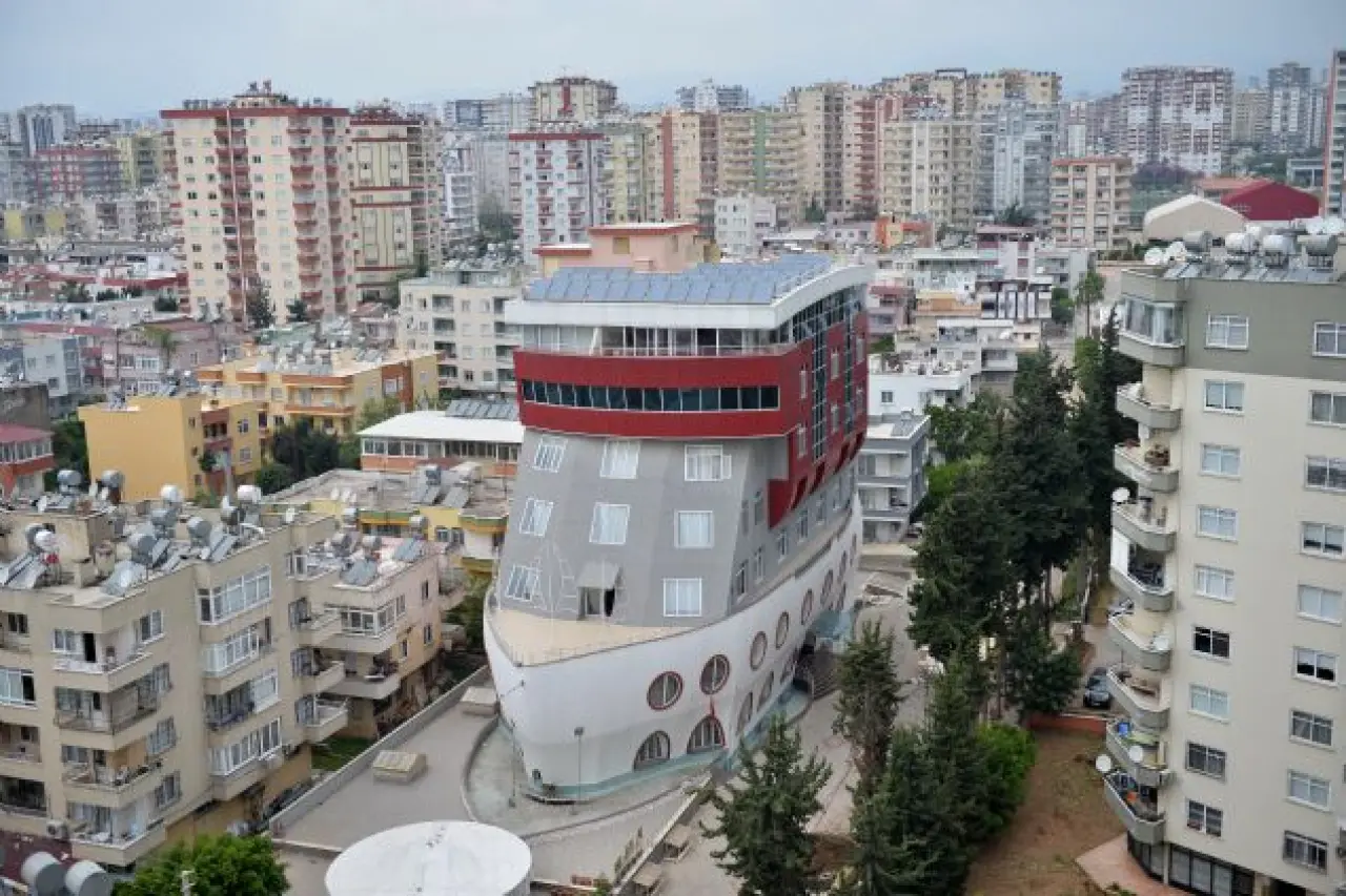 Birisi Evi Ters Çevirmiş, Diğeri Gemiden Apartman Yapmış: Gerçek Olduğuna Zor İnanacaksınız 14