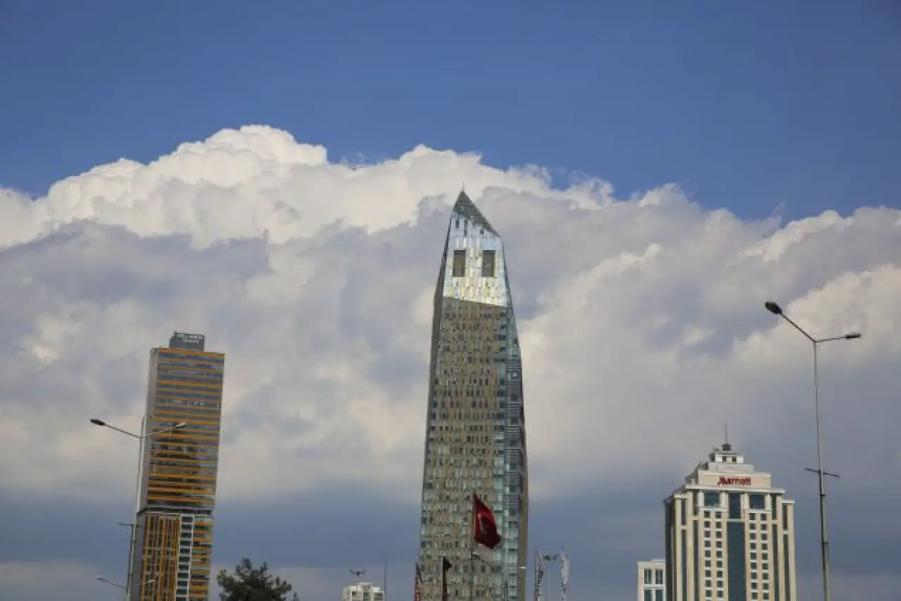 Birisi Evi Ters Çevirmiş, Diğeri Gemiden Apartman Yapmış: Gerçek Olduğuna Zor İnanacaksınız 12