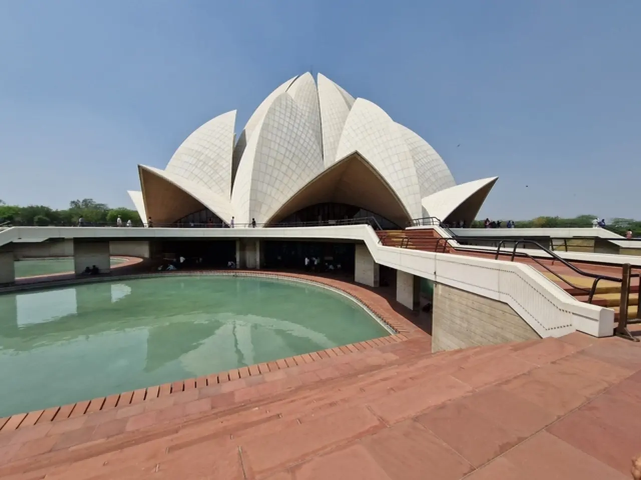 Tasarımıyla akılları zorlayan dünyanın en ilginç 10 binası 7