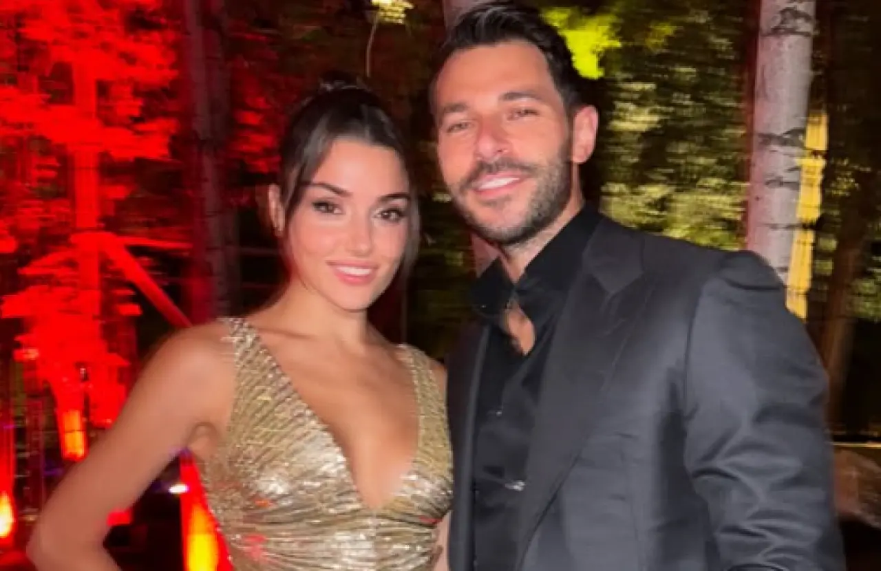 Hande Erçel ve Hakan Sabancı aşkı sınır tanımıyor! "Manzaram sensin" paylaşımı 1