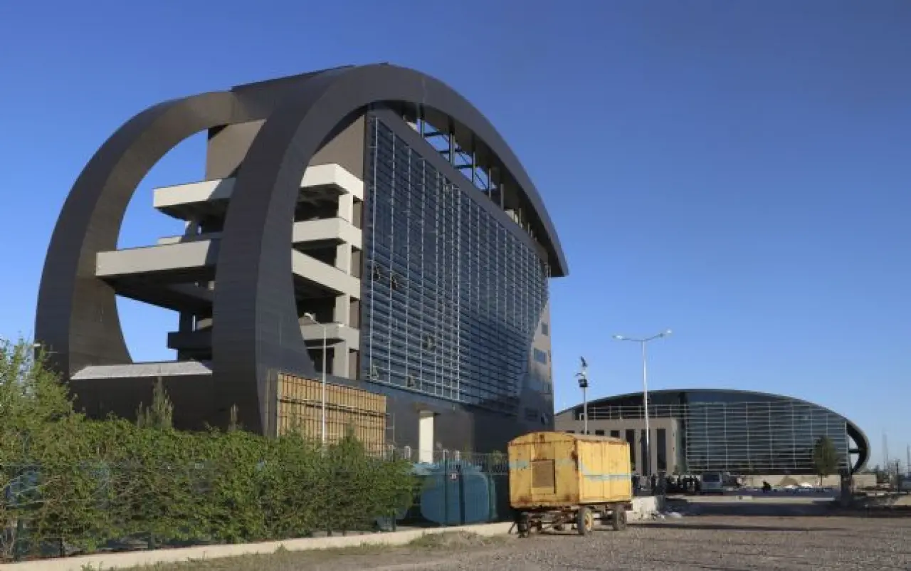 Birisi Evi Ters Çevirmiş, Diğeri Gemiden Apartman Yapmış: Gerçek Olduğuna Zor İnanacaksınız 19