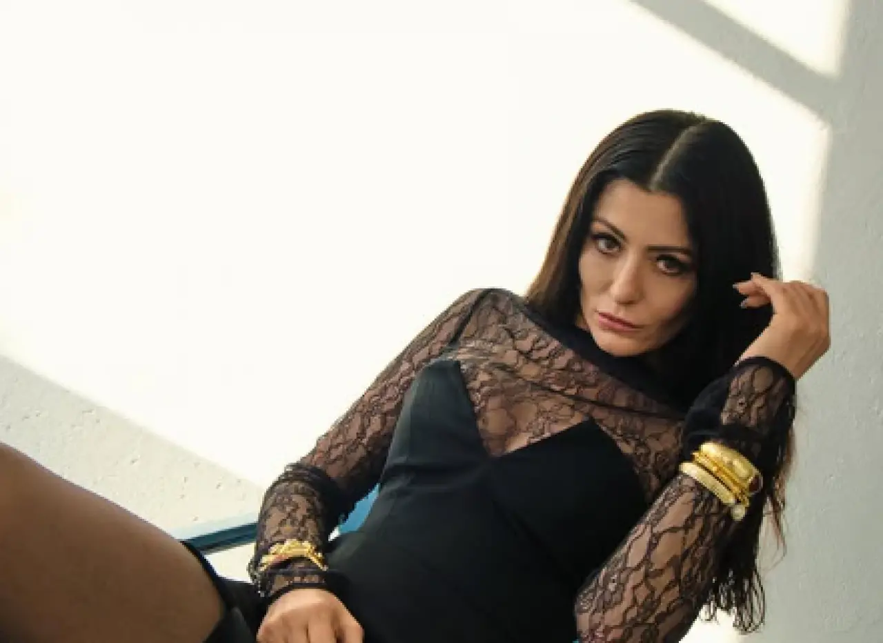 Yaprak Dökümü'nün Ferhundesi Deniz Çakır’dan kaçamak bebek yanıtı! 1