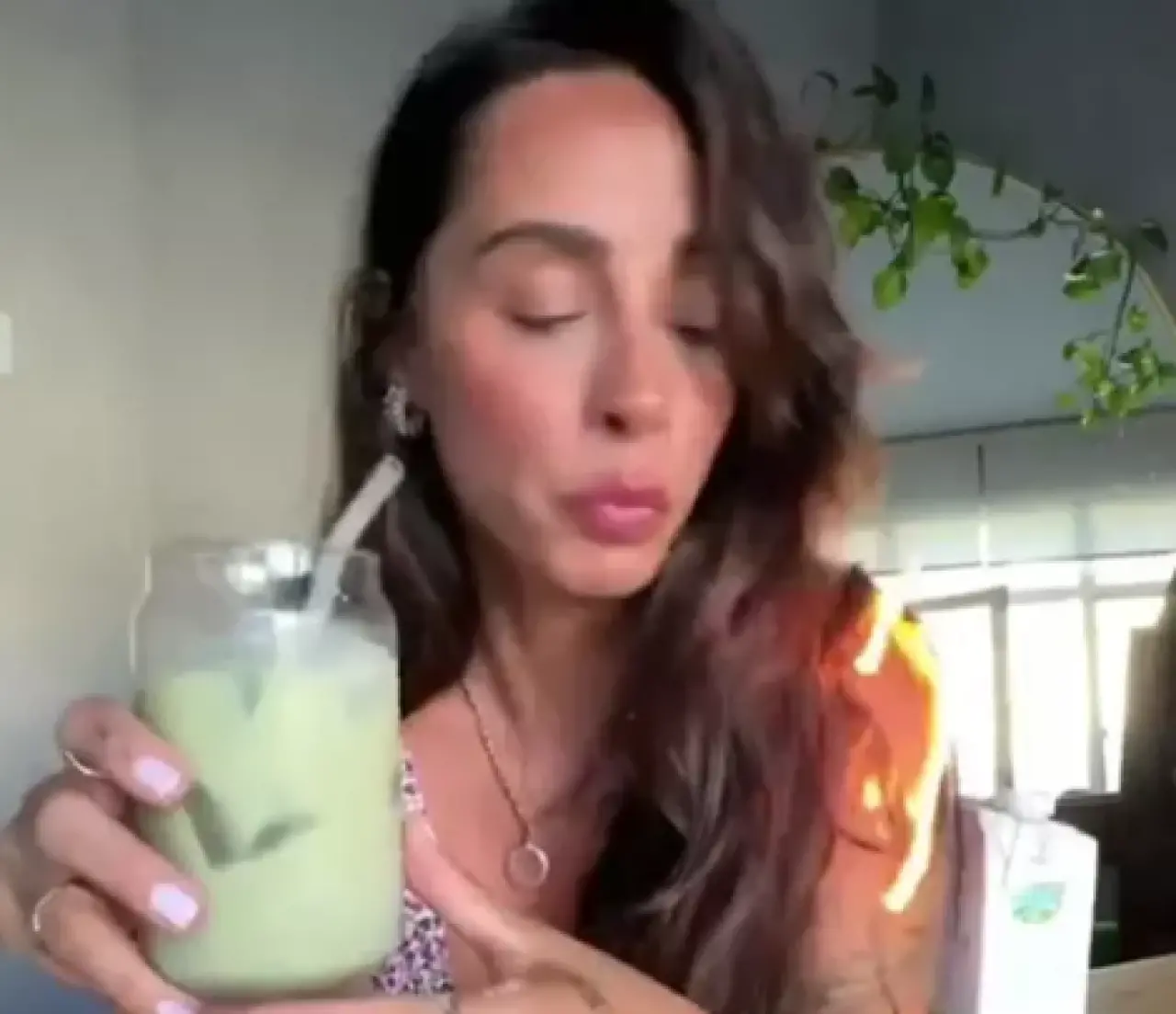 Yasemin Yürük’ün saçları reklam setinde alev aldı! İşte saçın yanma anı 2