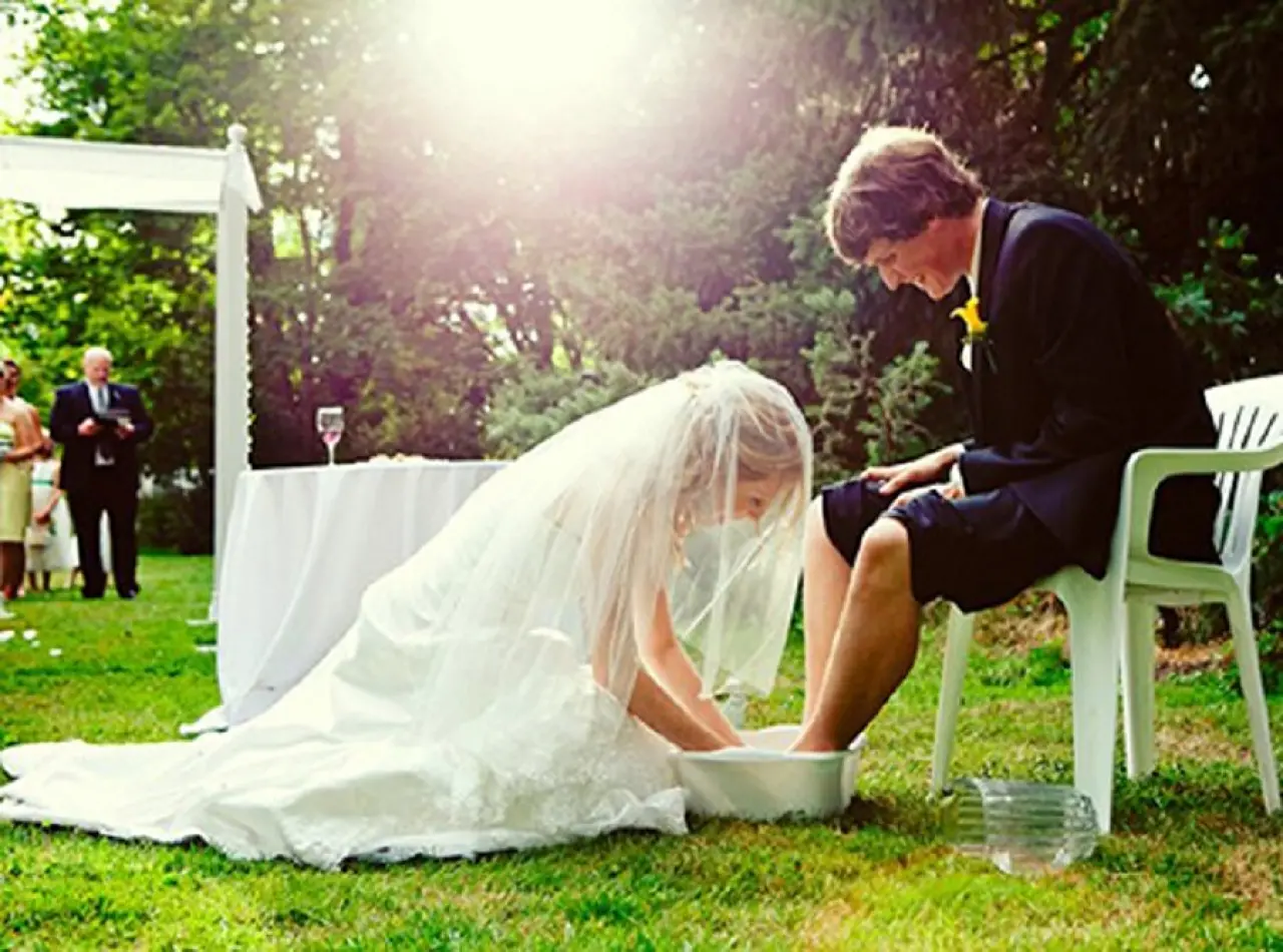 Kimi Balıklarla Evlenmiş, Kimi Eşeği Nikah Şahidi Yapmış: Bu Düğünlerden Sonra Evlenmek İstemeyeceksiniz 11