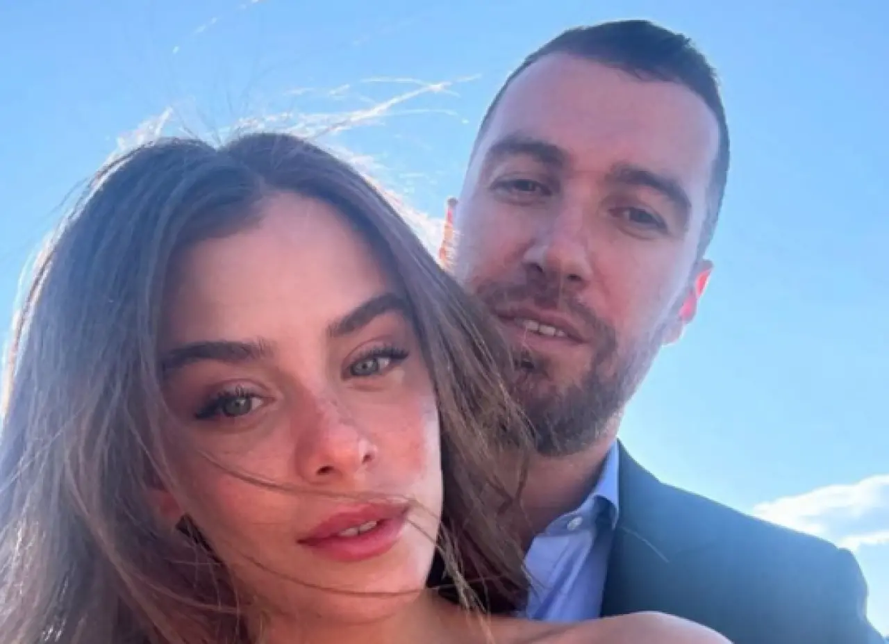 İlayda Alişan ve Oğulcan Engin’den aile onaylı aşk tatili! Çeşme paylaşımı olay yarattı 1