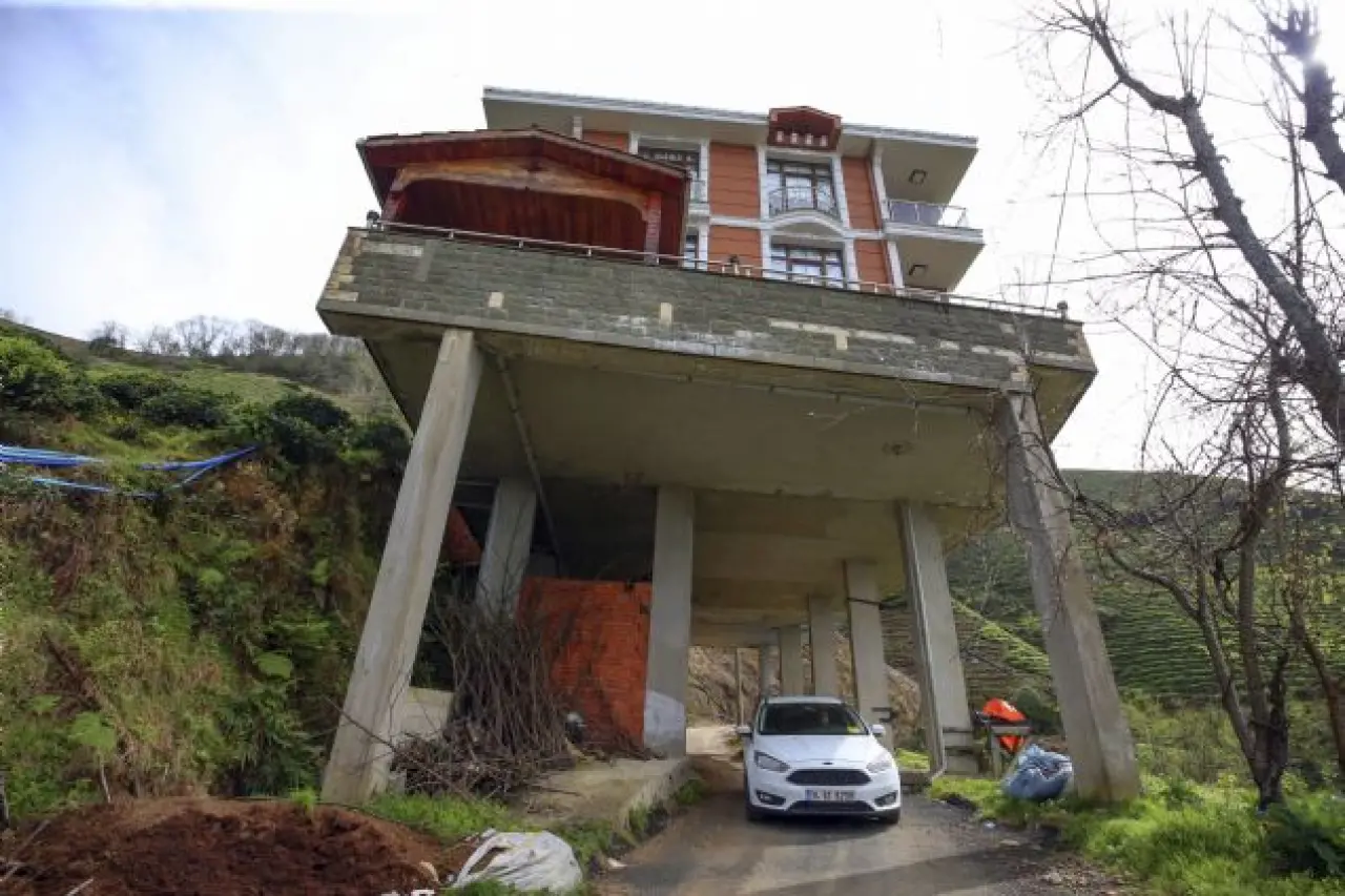 Birisi Evi Ters Çevirmiş, Diğeri Gemiden Apartman Yapmış: Gerçek Olduğuna Zor İnanacaksınız 9