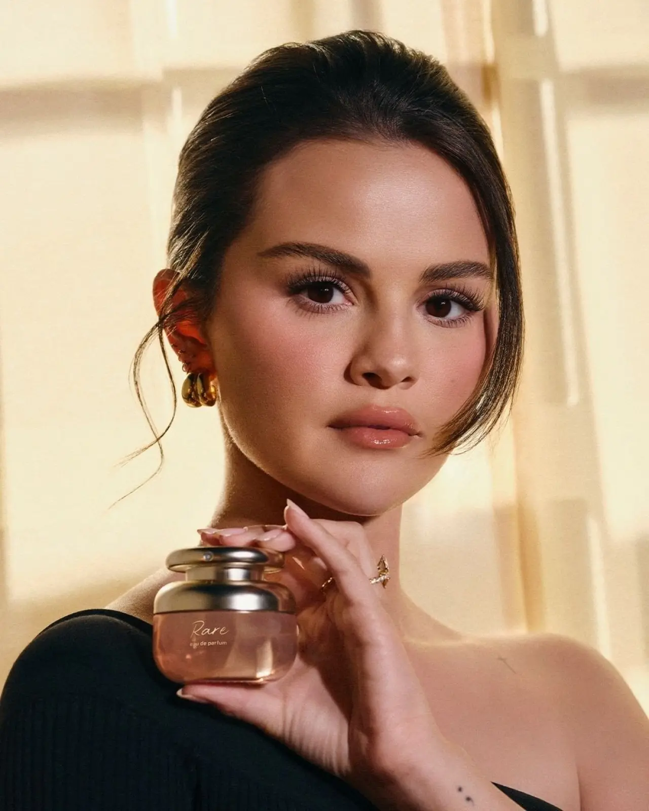 Selena Gomez koku dünyasını sallıyor! Rare Beauty'den ilk parfüm 1