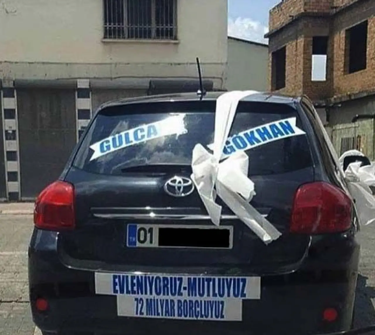 Kız Kaçtı, Damat Şokta: En Efsane Gelin Arabası Sözleri 12