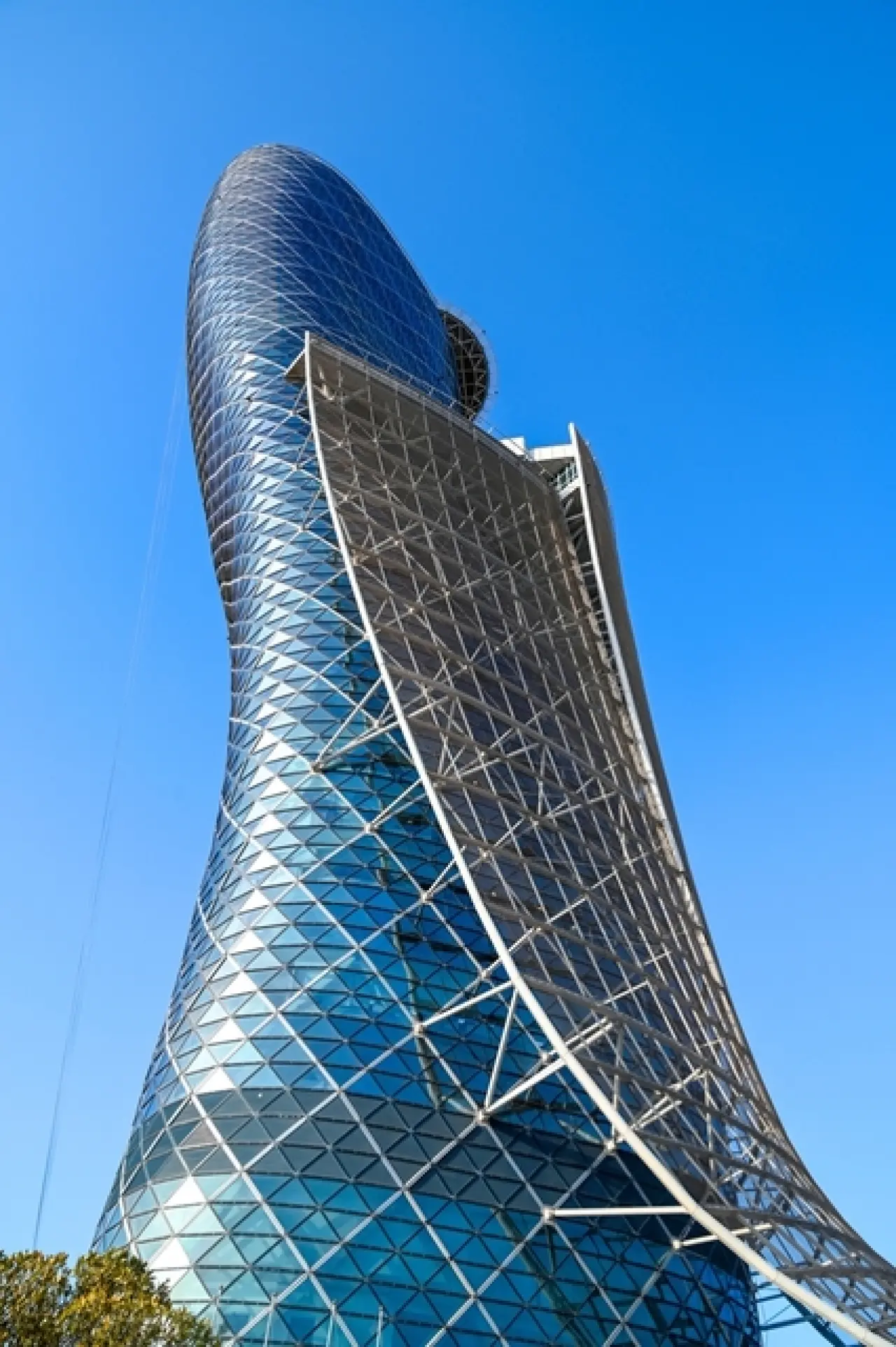 Tasarımıyla akılları zorlayan dünyanın en ilginç 10 binası 8