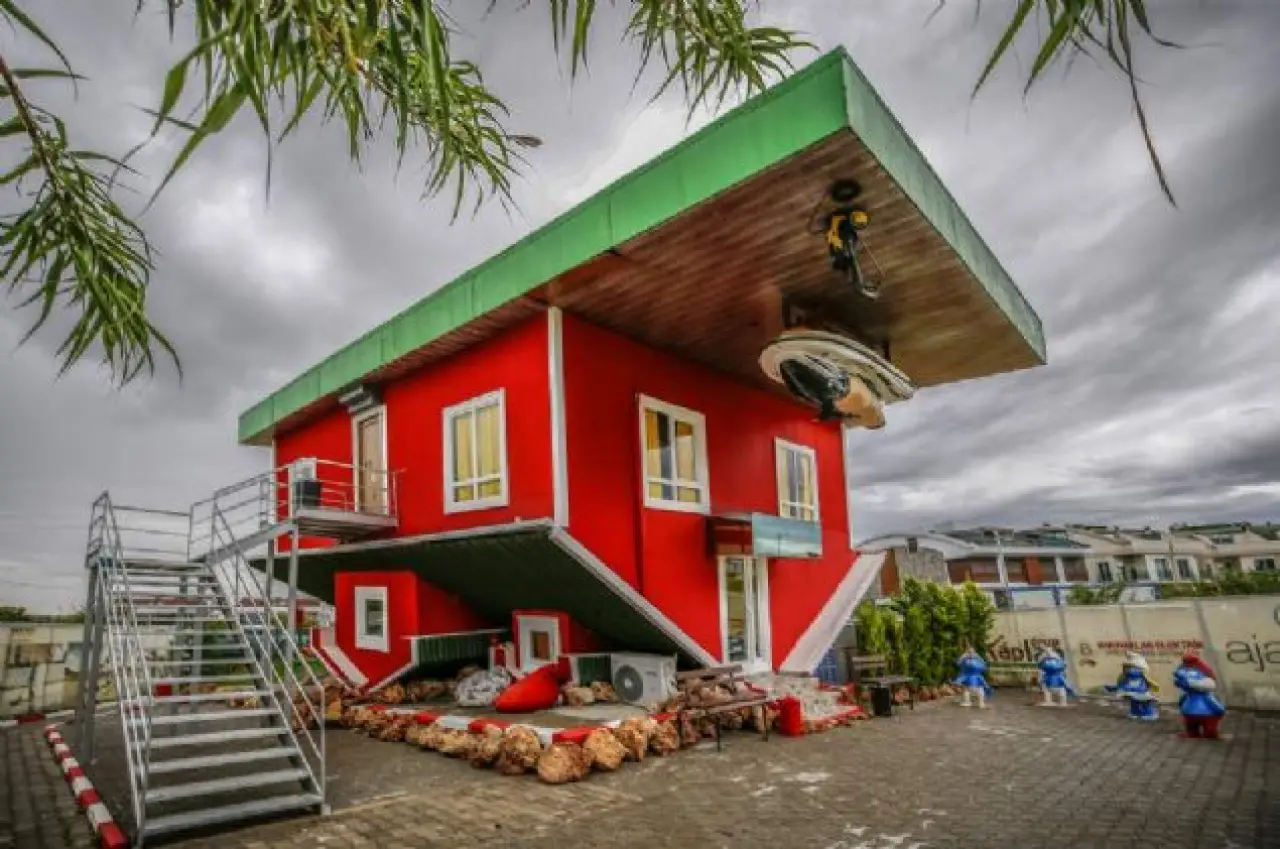 Birisi Evi Ters Çevirmiş, Diğeri Gemiden Apartman Yapmış: Gerçek Olduğuna Zor İnanacaksınız 22