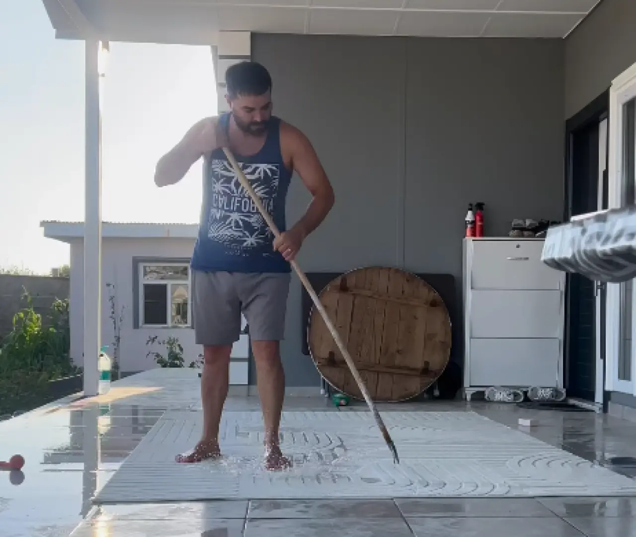 Kadir Ezildi evlilikten sonra ilk paylaşımıyla güldürdü! Temizlik sevdasından vazgeçmedi 2