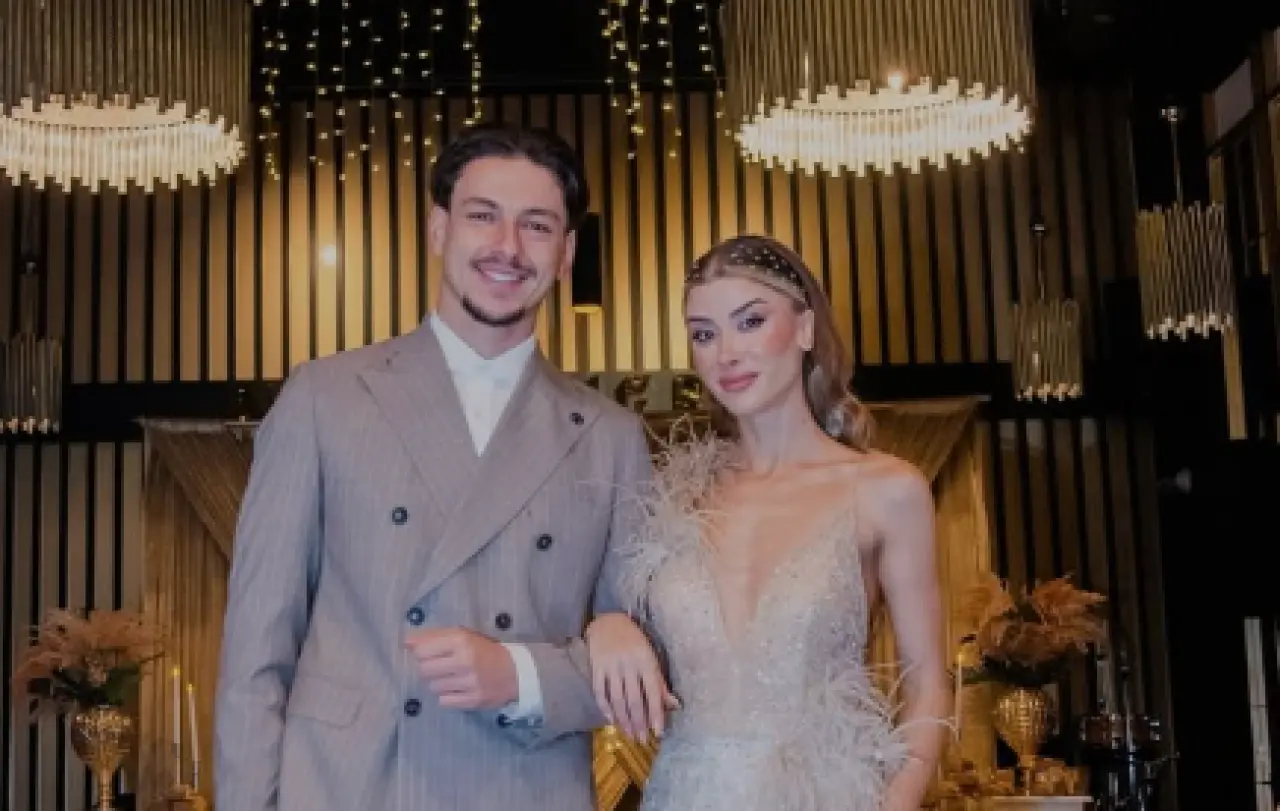 Enis Destan’dan ailesine rest: Balayı pozlarıyla dikkat çekti 1