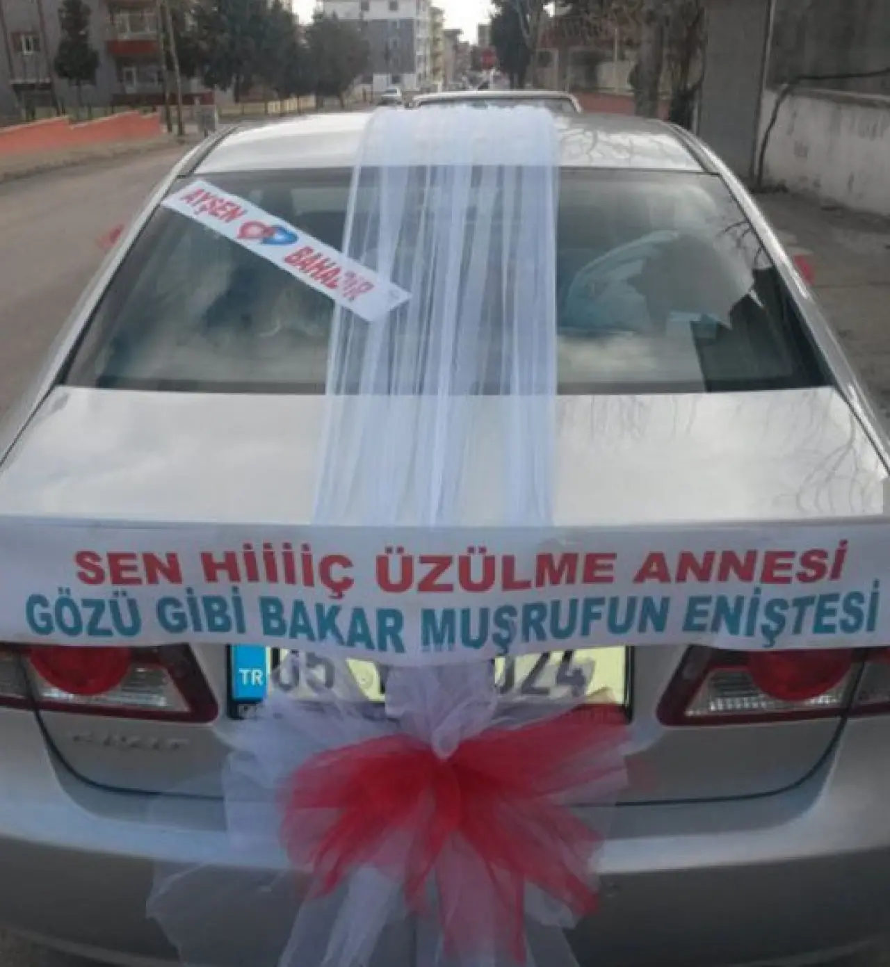 Kız Kaçtı, Damat Şokta: En Efsane Gelin Arabası Sözleri 11