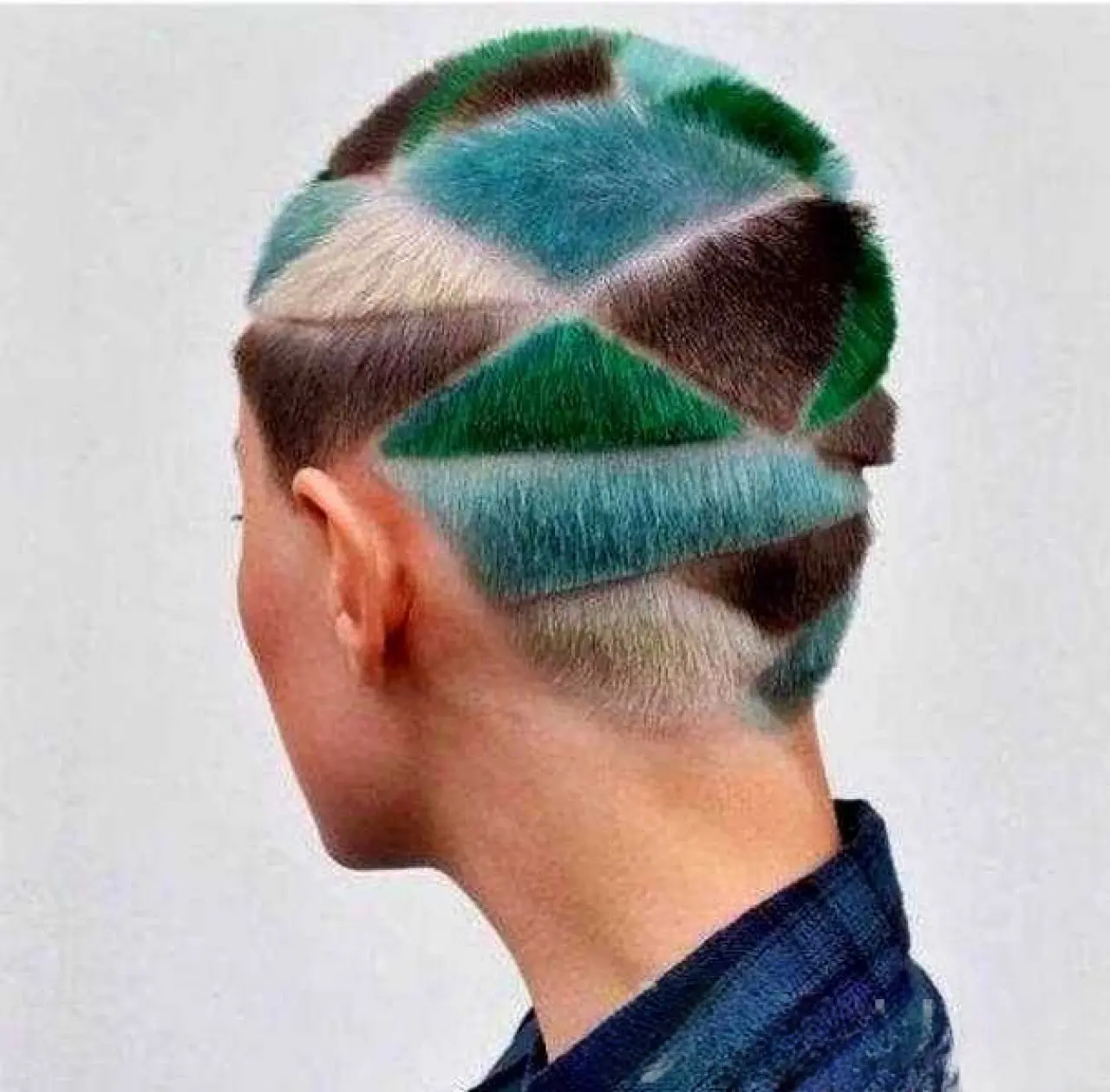 Sadece Gülüp Geçmelik Sanmayın: Bu Saç Modelleri Gerçek Kişilere Ait 12