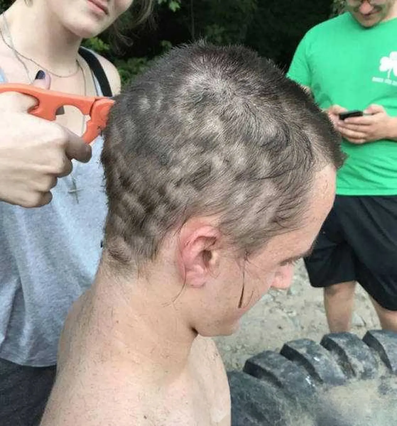 Sadece Gülüp Geçmelik Sanmayın: Bu Saç Modelleri Gerçek Kişilere Ait 9