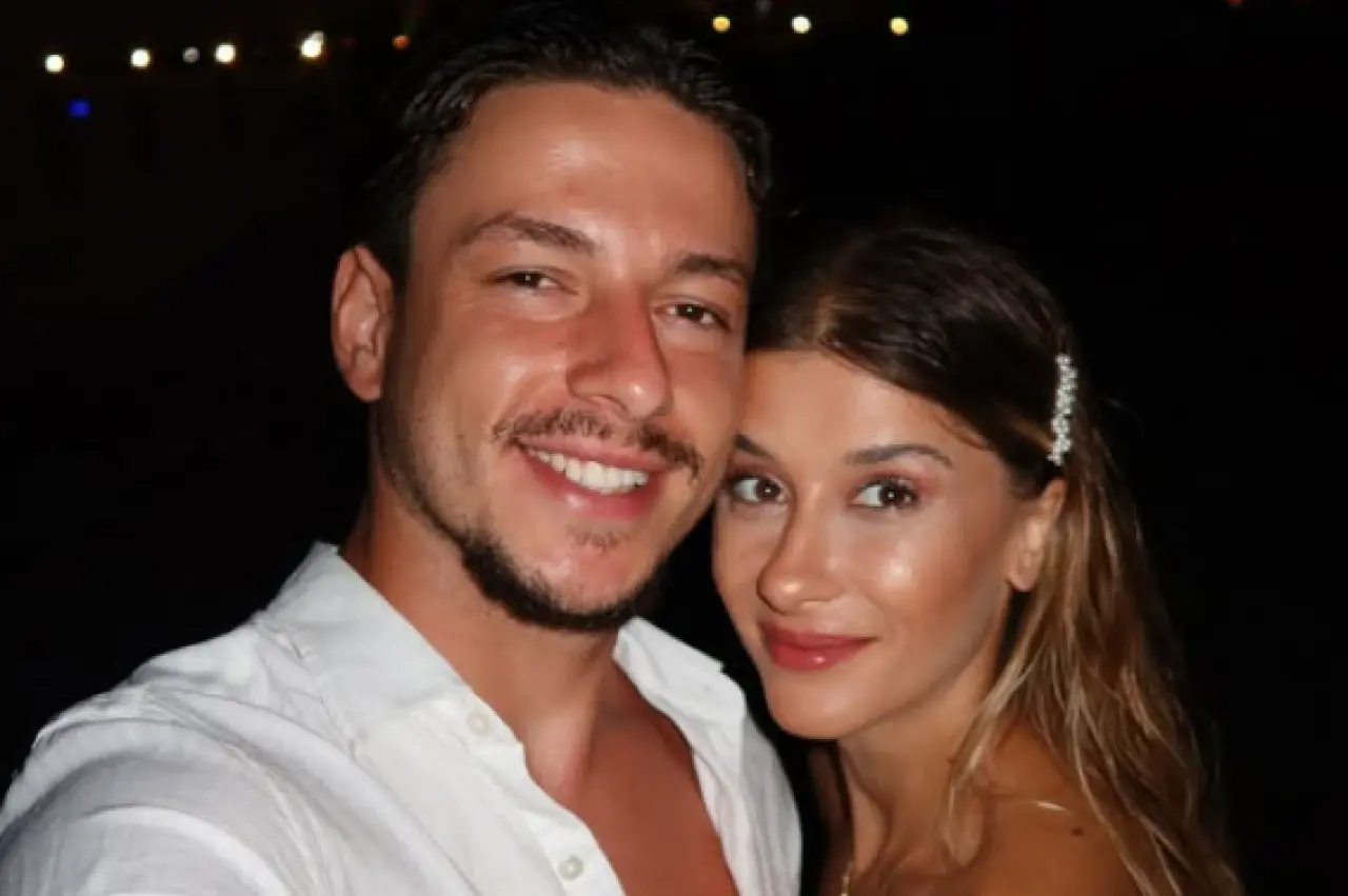 Enis Destan’dan ailesine rest: Balayı pozlarıyla dikkat çekti 3