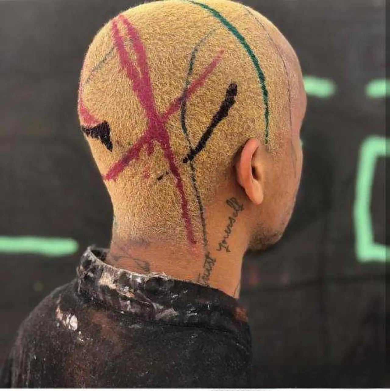 Sadece Gülüp Geçmelik Sanmayın: Bu Saç Modelleri Gerçek Kişilere Ait 8